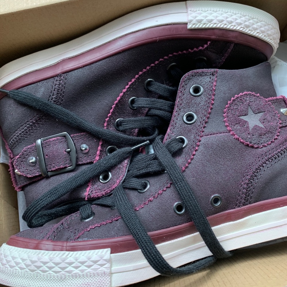 Converse, Chuck Taylor, Hi-tops with collar/strap.